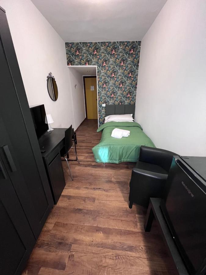 Hotel Brenta Parma Exteriör bild